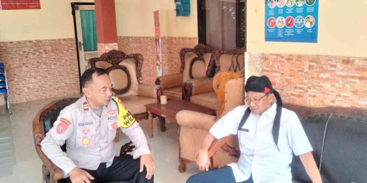 Bersama Bapak Camat, Iptu Fathorrahman S.H., Kapolsek Gapura ???