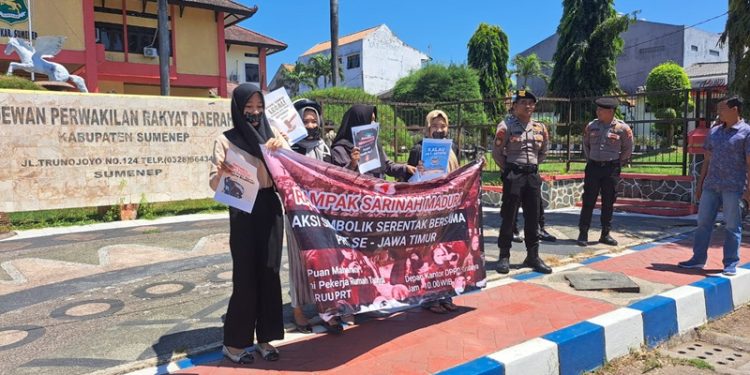 Aksi Bisu Mahasiswa di Depan Kantor DPRD Sumenep: Mendukung Pengesahan RUU PPRT